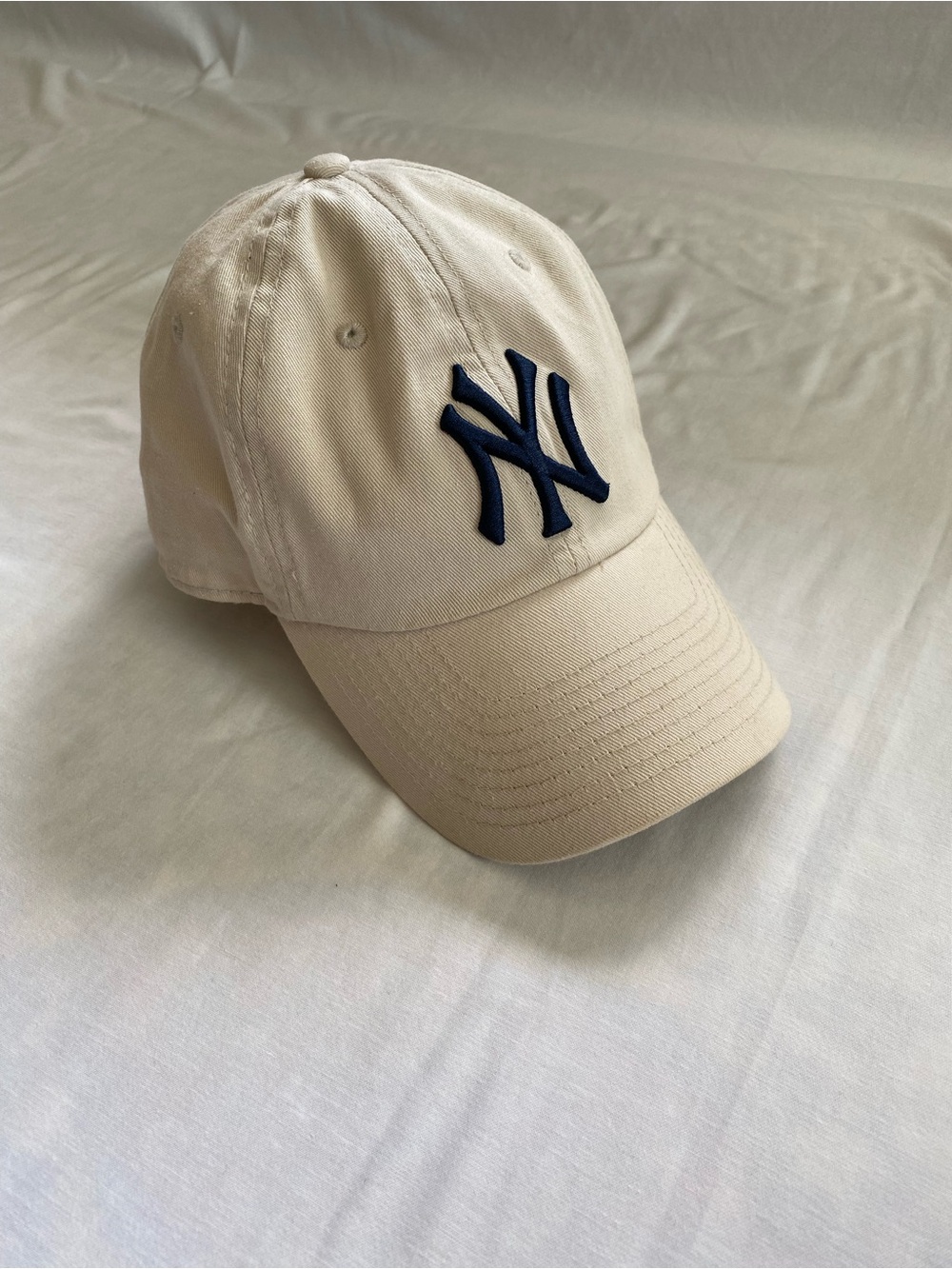 New York Yankees Cream Baseball Cap with Navy Embroidered Logo